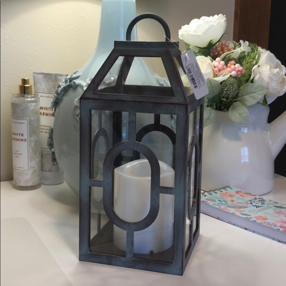 Modern Farmhouse LED Lantern with Candle - Picture 2 of 8